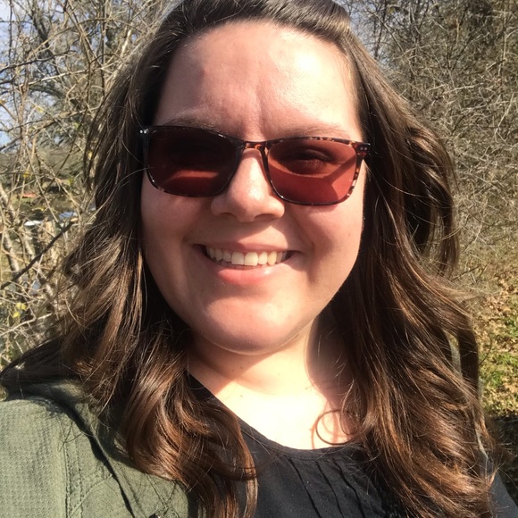 Meet your Posher, Taylor - Picture 1 of 1